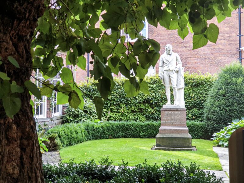 Statue of William Wilburforce in Hull